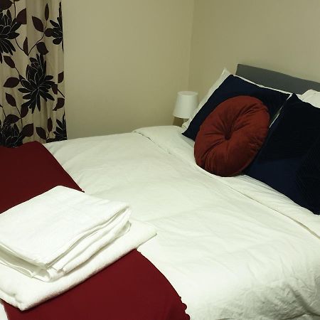 לונדון 2 Bedroom Lovely Apartment In Woolwich מראה חיצוני תמונה
