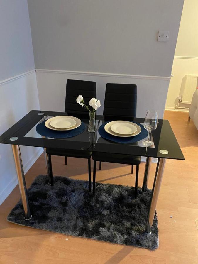 לונדון 2 Bedroom Lovely Apartment In Woolwich מראה חיצוני תמונה